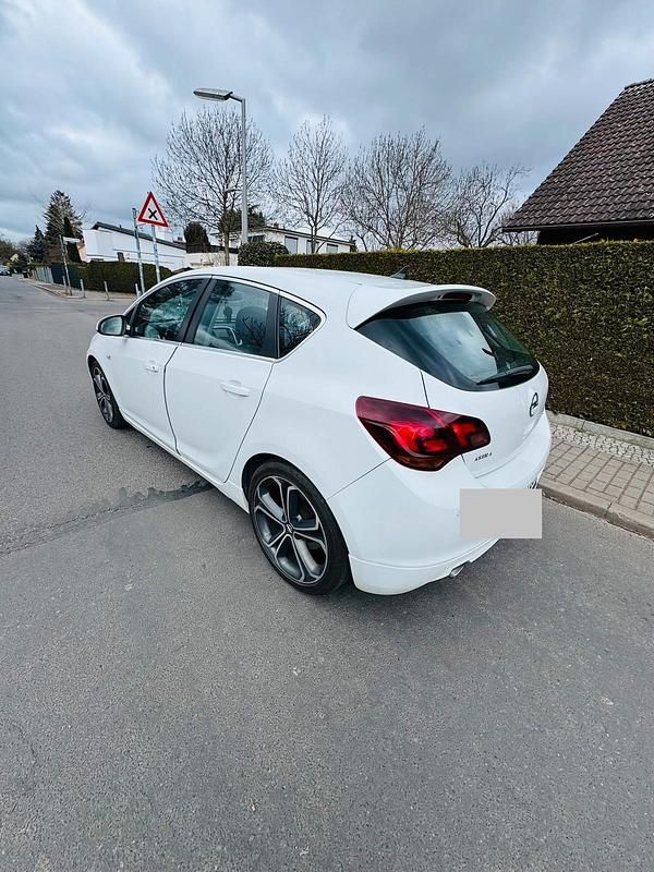 Gebraucht Opel Astra OPC 165 PS (121 kW) 2012 Weiß Limousine