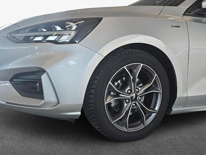 Gebraucht Ford Focus ST-Line 125 PS (91 kW) 2022 Moondust silver (metallic) Limousine