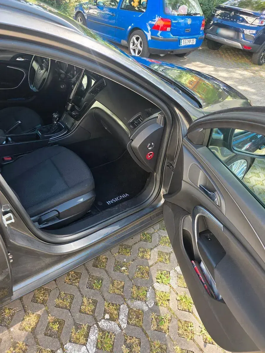 Gebraucht Opel Insignia 110 PS (80 kW) 2012 Grau Kombi