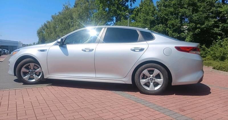 Silber Gebraucht 2016 Kia Optima Limousine | 10.000 € - Bild 1/4
