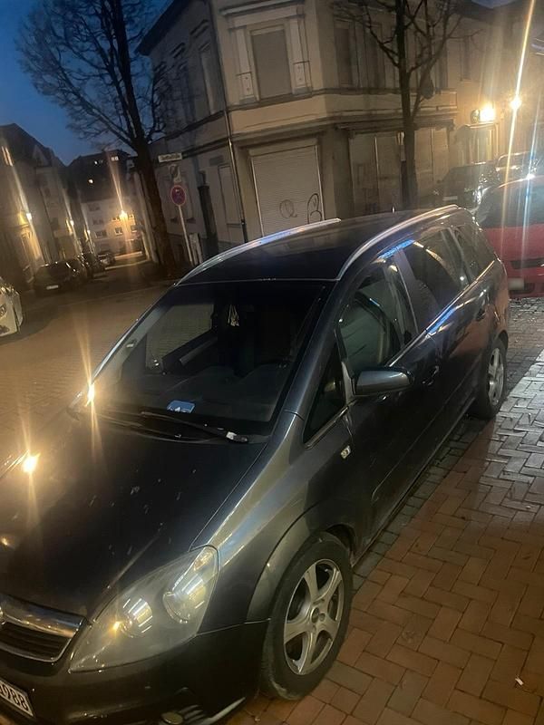 Gebraucht Opel Zafira 150 PS (110 kW) 2007 Silber Van / Kleinbus