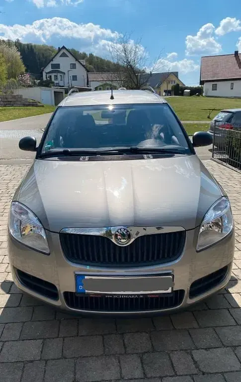Gebraucht Skoda Roomster Plus Edition 69 PS (50 kW) 2010 Beige Van / Kleinbus