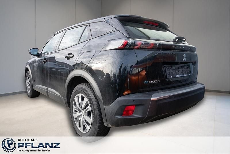 Gebraucht Peugeot e-2008 Active 100 kW (136 PS) 2021 Schwarz SUV