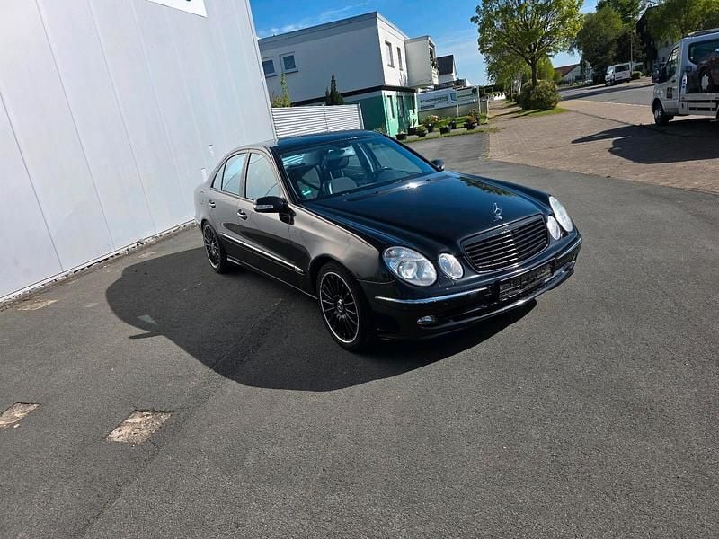 Second-hand Mercedes E200 163 CP (119 kW) 2005 Berlinǎ