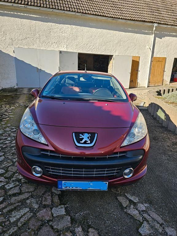 Rot Gebraucht 2007 Peugeot 207 CC Platinum Cabrio | 2.600 € (Superpreis) - Bild 1/3