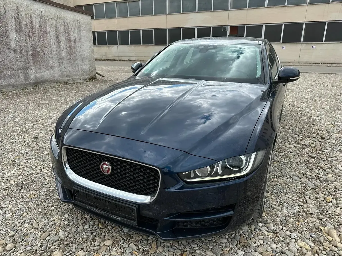 Gebraucht Jaguar XE 179 PS (131 kW) 2015 Blau Limousine