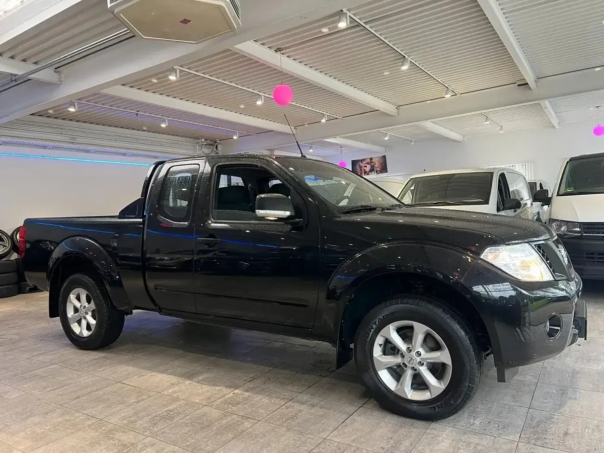 Gebraucht Nissan Navara XE 144 PS (105 kW) 2015 Schwarz Pickup
