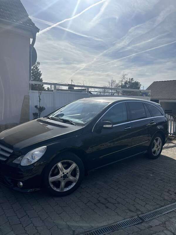 Schwarz Gebraucht 2008 Mercedes R320 Van / Kleinbus | 3.900 € (Superpreis) - Bild 1/4