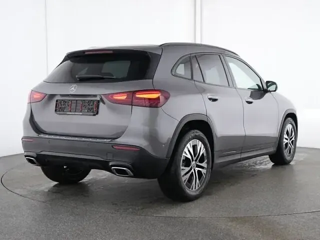 Gebraucht Mercedes GLA220 Night 190 PS (139 kW) 2025 lack mountaingrau SUV