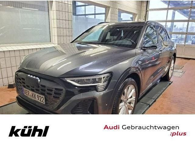 Gebraucht Audi Q8 e-tron S-Line 300 kW (408 PS) 2023 Daytonagrau perleffekt SUV