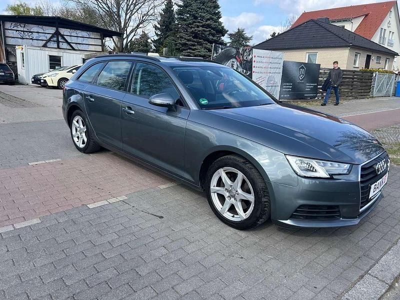 Gebraucht Audi A4 Basis 150 PS (110 kW) 2018 Grau Kombi