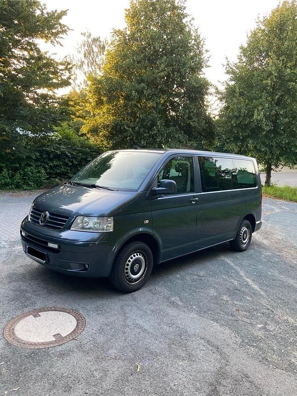 Gebraucht VW Multivan Startline 130 PS (95 kW) 2009 Grün Van