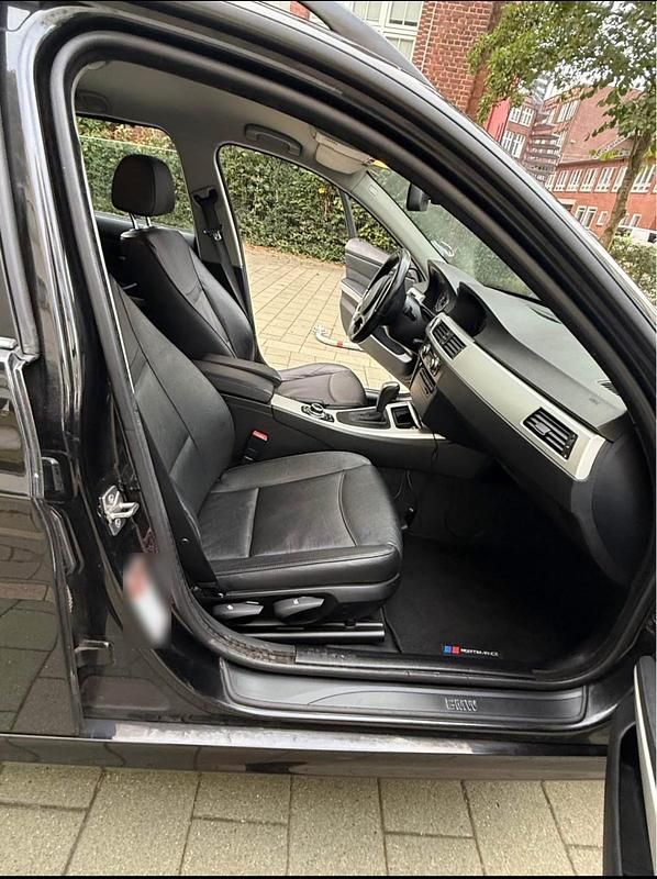 Gebraucht BMW 320 163 PS (119 kW) 2009 Schwarz Kombi