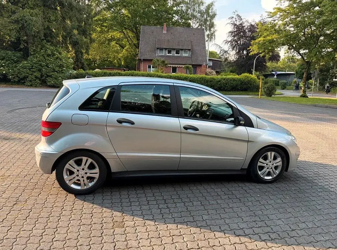 Gebraucht Mercedes B200 136 PS (100 kW) 2006 Silber Van / Kleinbus