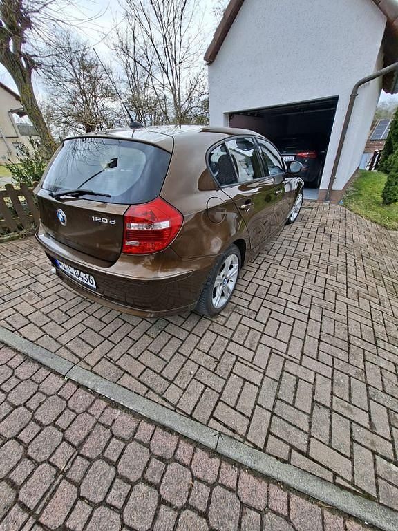Gebraucht BMW 120 Performance 177 PS (130 kW) 2011 Braun Kleinwagen