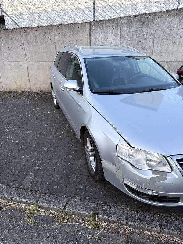 Grau Gebraucht 2007 VW Passat Highline Kombi | 1.200 € (Superpreis) - Bild 1/4