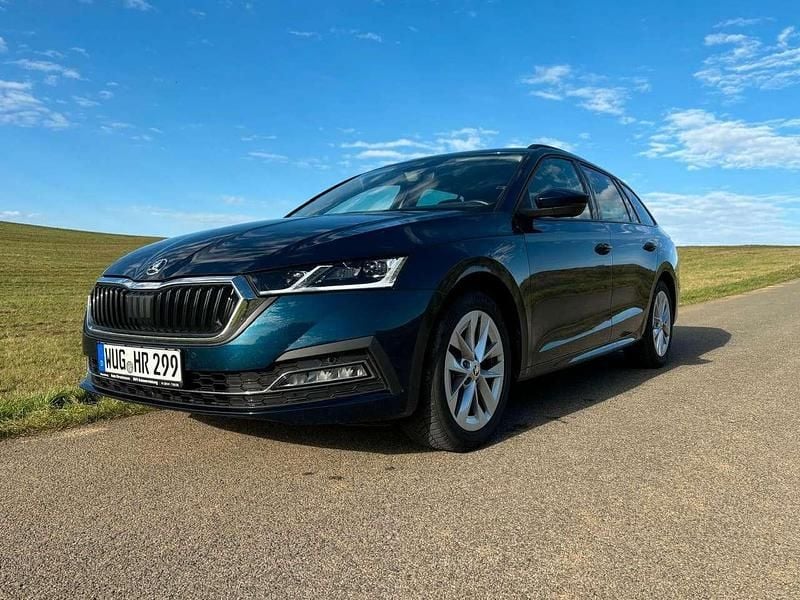 Lavablau metallic Gebraucht 2023 Skoda Octavia Style Kombi | 25.495 € (Guter Preis) - Bild 1/4