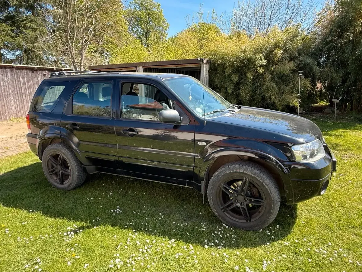 Second-hand Ford Maverick 200 CP (147 kW) 2006 Negru SUV