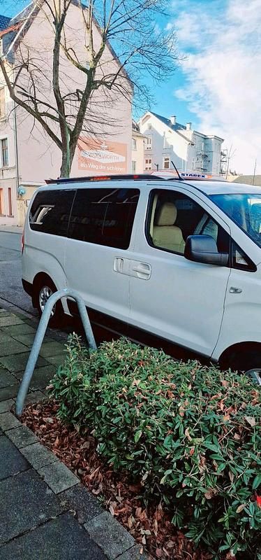 Gebraucht Hyundai H-1 163 PS (119 kW) 2015 Weiß Van / Kleinbus