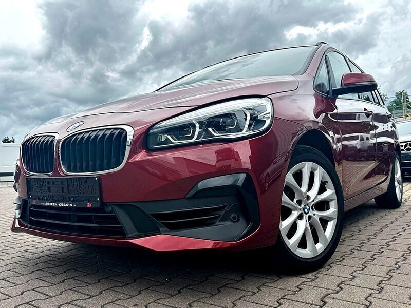Rot Gebraucht 2018 BMW 218 Gran Tourer Advantage Van / Kleinbus | 16.900 € (Fairer Preis) - Bild 1/4