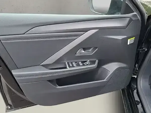 Gebraucht Opel Astra 131 PS (96 kW) 2024 Karbon schwarz (metallic) Kleinwagen