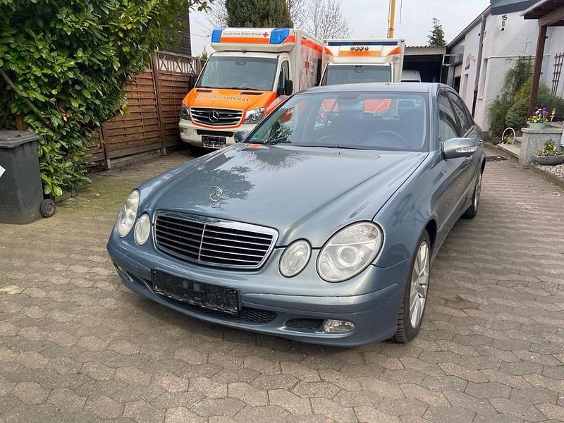 Second-hand Mercedes E220 150 CP (110 kW) 2004 Albastru Berlinǎ