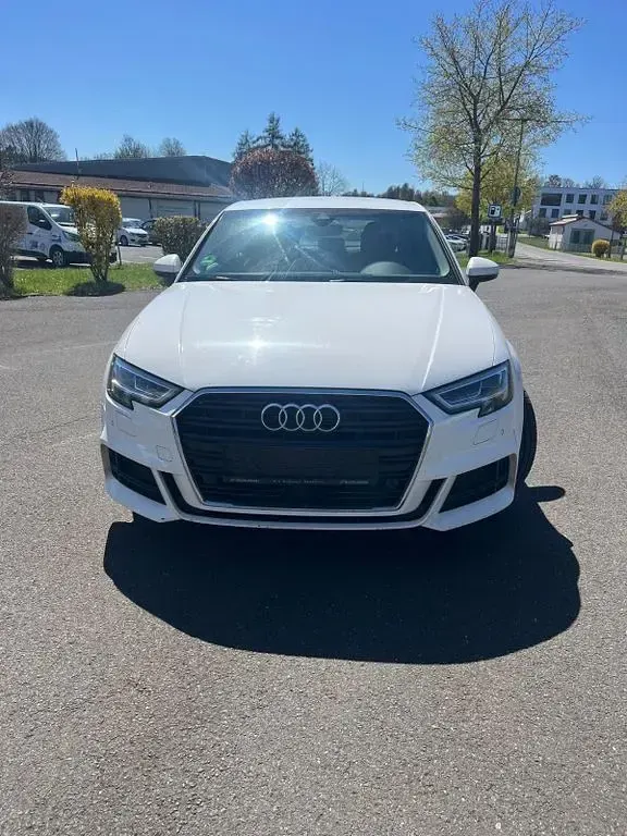 Gebraucht Audi A3 S-Line 150 PS (110 kW) 2019 Weiß Limousine