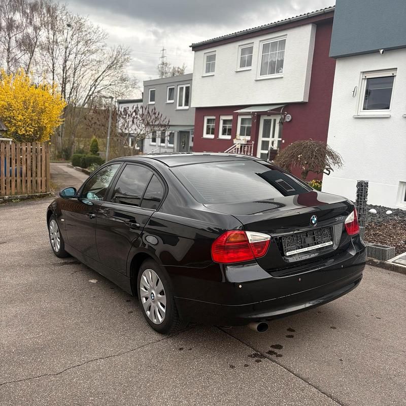 Second-hand BMW 318 129 CP (94 kW) 2006 Negru Berlinǎ