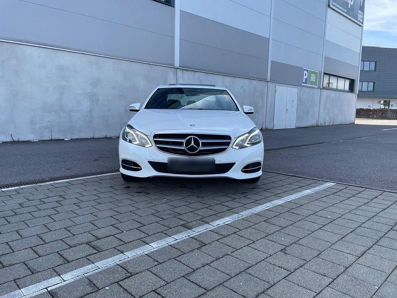 Gebraucht Mercedes E250 Avantgarde 204 PS (150 kW) 2016 Weiß Kombi