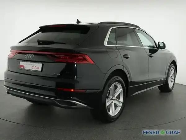 Gebraucht Audi Q8 Ambiente 381 PS (280 kW) 2021 Orcaschwarz metallic SUV