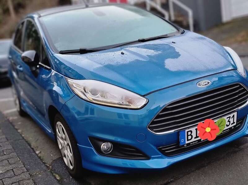 Blau Gebraucht 2016 Ford Fiesta Titanium Kleinwagen | 9.222 € (Etwas zu teuer) - Bild 1/3