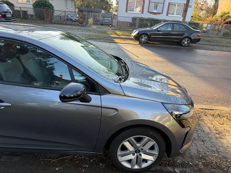 Gebraucht Renault Clio V 67 PS (49 kW) 2024 Grau Kleinwagen