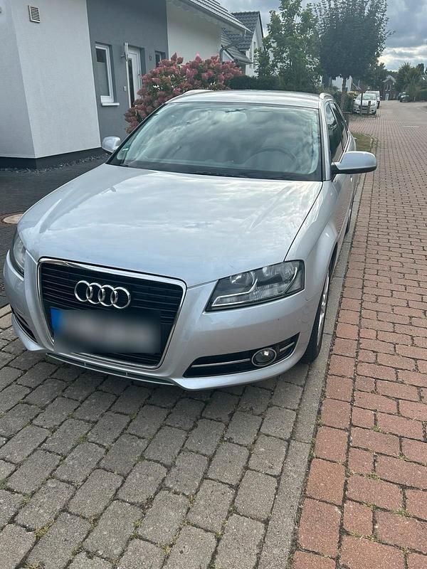 Silber Gebraucht 2012 Audi A3 Sportback Kleinwagen | 7.200 € (Fairer Preis) - Bild 1/4