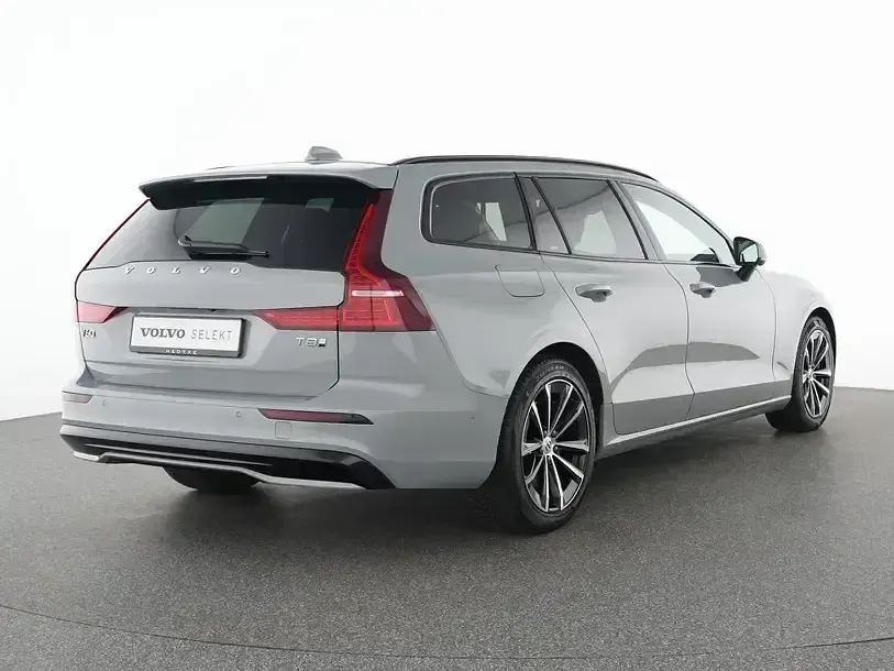 Gebraucht Volvo V60 Plus 455 PS (334 kW) 2024 Vapour grey Kombi