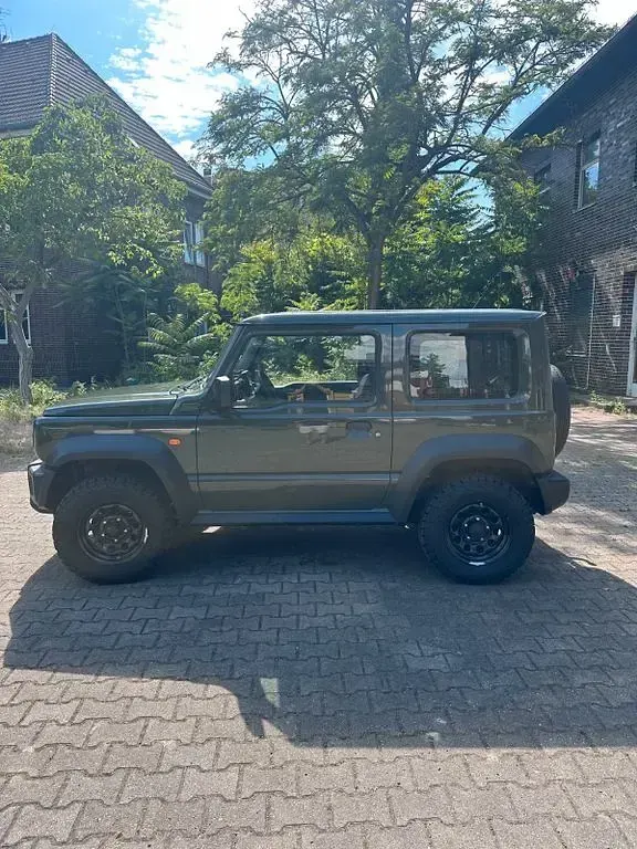 Gebraucht Suzuki Jimny Comfort 102 PS (75 kW) 2023 Grün SUV