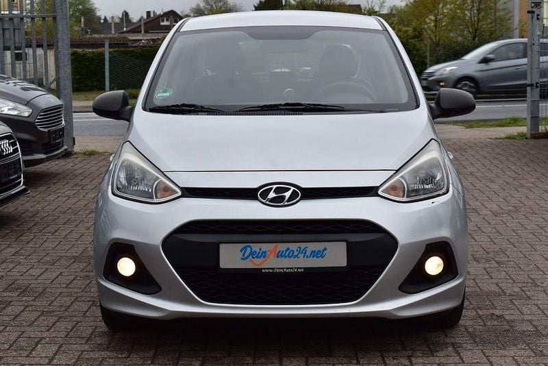 Gebraucht Hyundai i10 Classic 67 PS (49 kW) 2015 Silber Kleinwagen