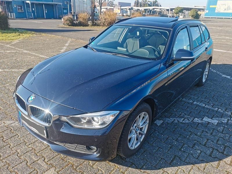 Blau Gebraucht 2014 BMW 320 Comfort Edition Kombi | 9.790 € (Guter Preis) - Bild 1/4