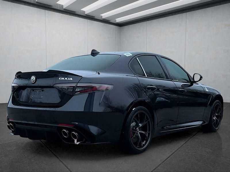 Neu Alfa Romeo Giulia 519 PS (381 kW) 2025 Schwarz Limousine