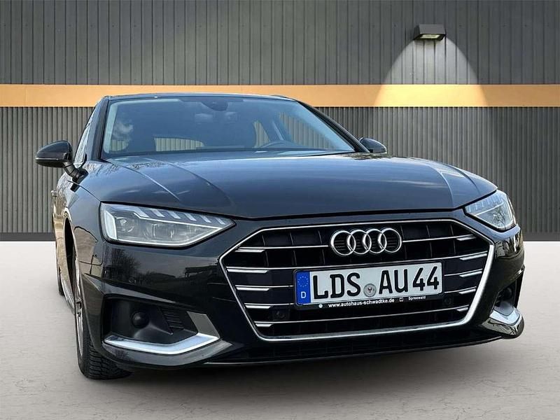 Gebraucht Audi A4 Advanced 163 PS (119 kW) 2020 Mythosschwarz metallic Kombi