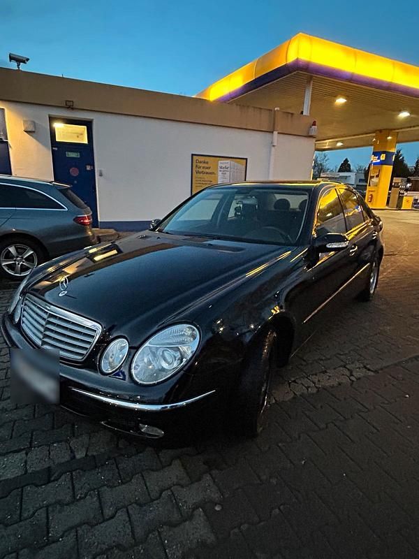 Gebraucht Mercedes E220 150 PS (110 kW) 2003 Schwarz Limousine