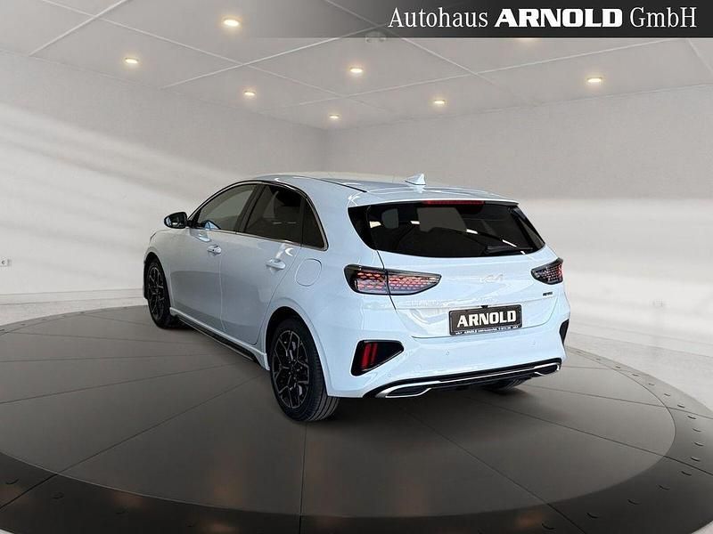 Neu Kia Ceed GT-Line 140 PS (102 kW) 2025 Weiß Kleinwagen