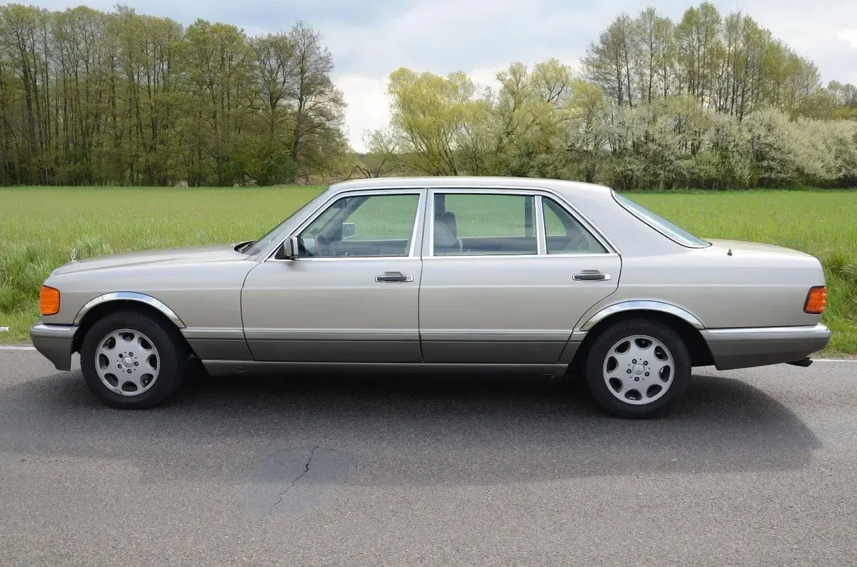 Gebraucht Mercedes 300 243 PS (178 kW) 1987 Andere außenfarben Limousine