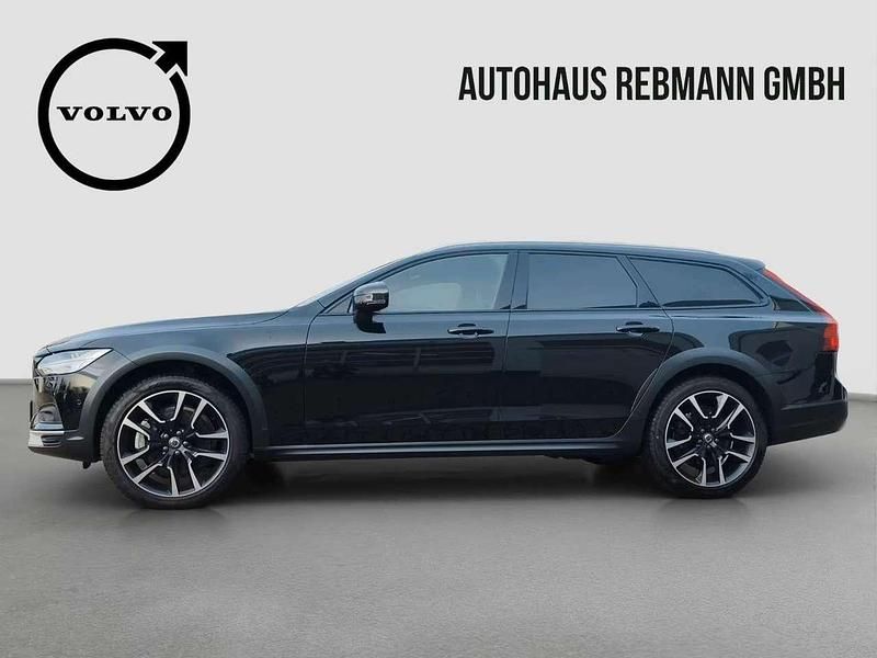 Gebraucht Volvo V90 CC Plus 197 PS (144 kW) 2024 Onyx black / metallic Kombi