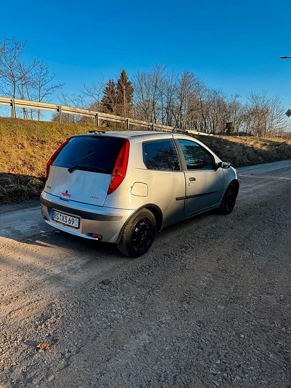 Gebraucht Fiat Punto 60 PS (44 kW) 2002 Silber Kleinwagen