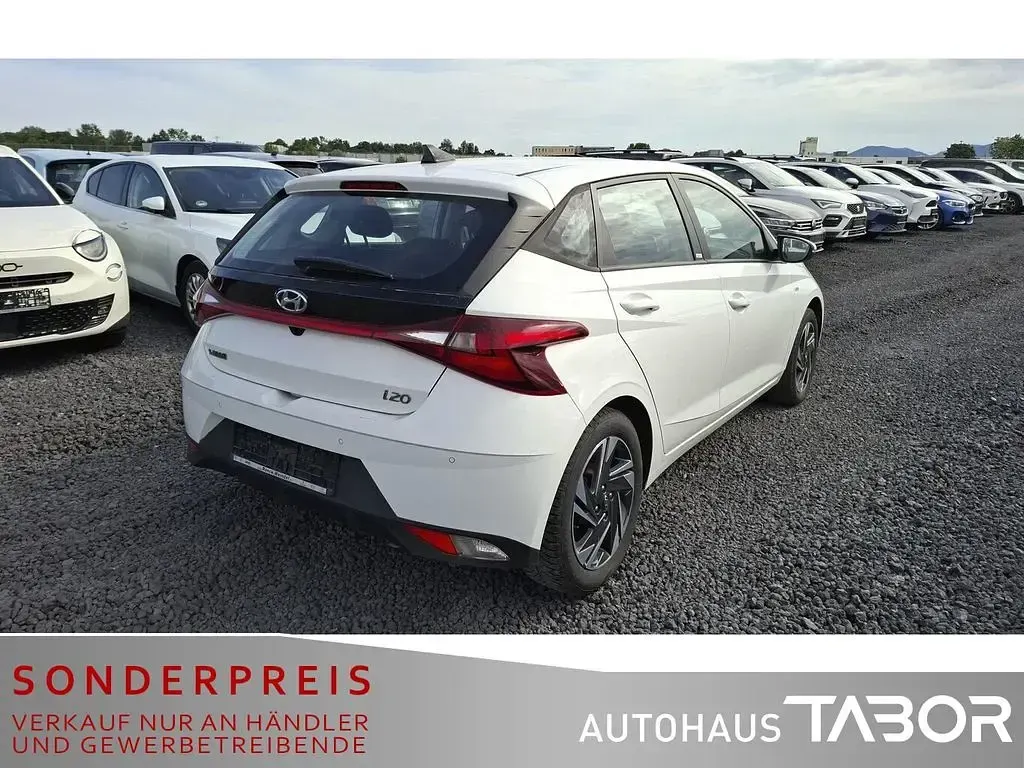Gebraucht Hyundai i20 101 PS (74 kW) 2021 Weiß Kleinwagen
