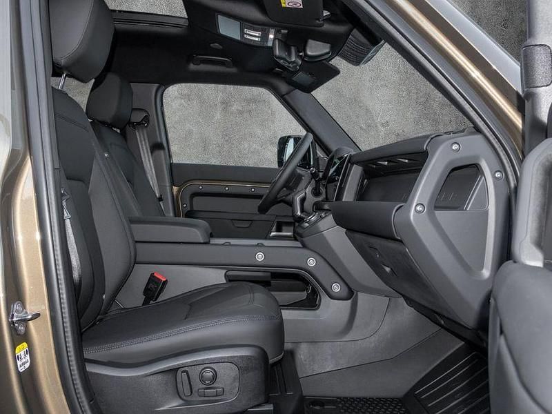 Gebraucht Land Rover Defender SE Dynamic 249 PS (183 kW) 2025 Gondwana stone SUV