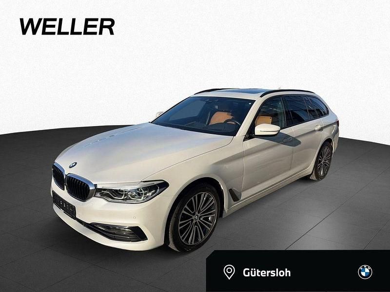 Mineralweiß (weiß) Gebraucht 2021 BMW 540 Shadowline Kombi | 41.950 € (Superpreis) - Bild 1/4