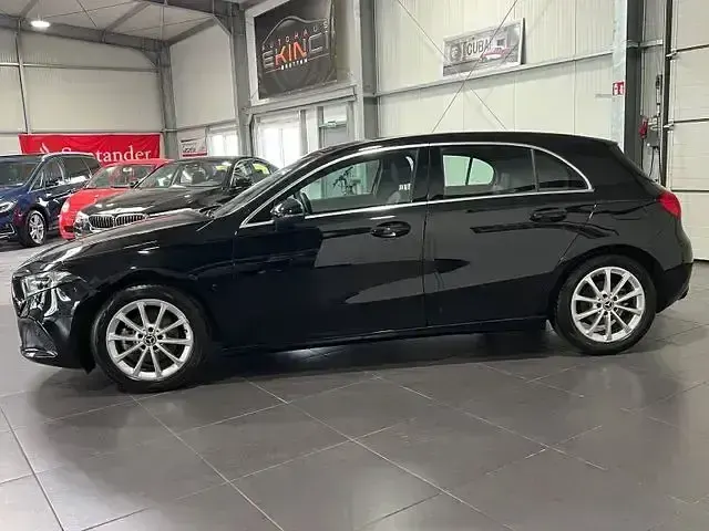 Gebraucht Mercedes A160 109 PS (80 kW) 2020 Kosmosschwarz Limousine