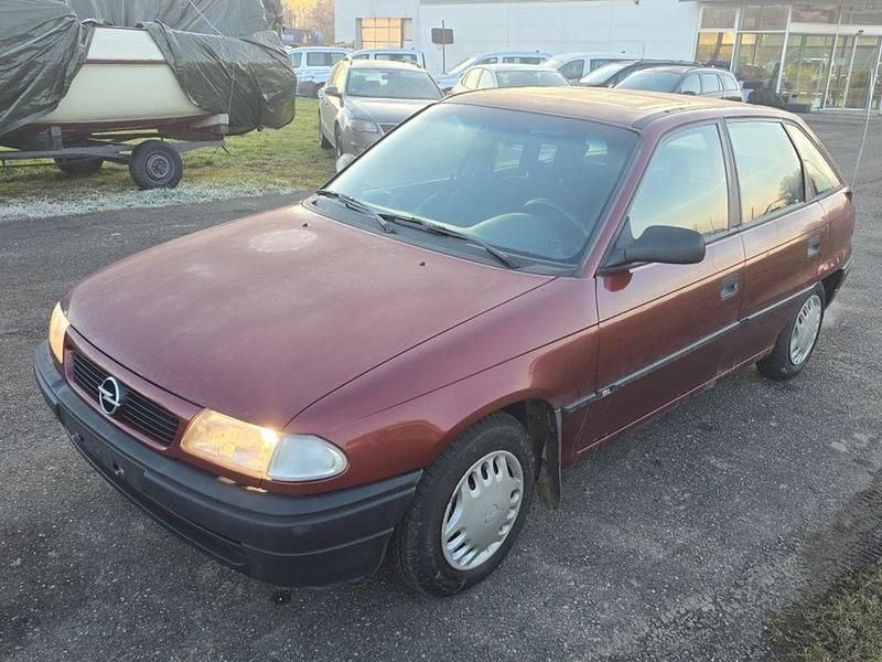 Gebraucht Opel Astra 71 PS (52 kW) 1994 Rot Limousine