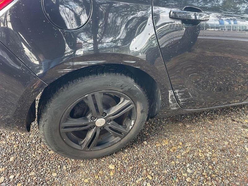 Gebraucht Opel Astra Active 101 PS (74 kW) 2013 Schwarz Limousine